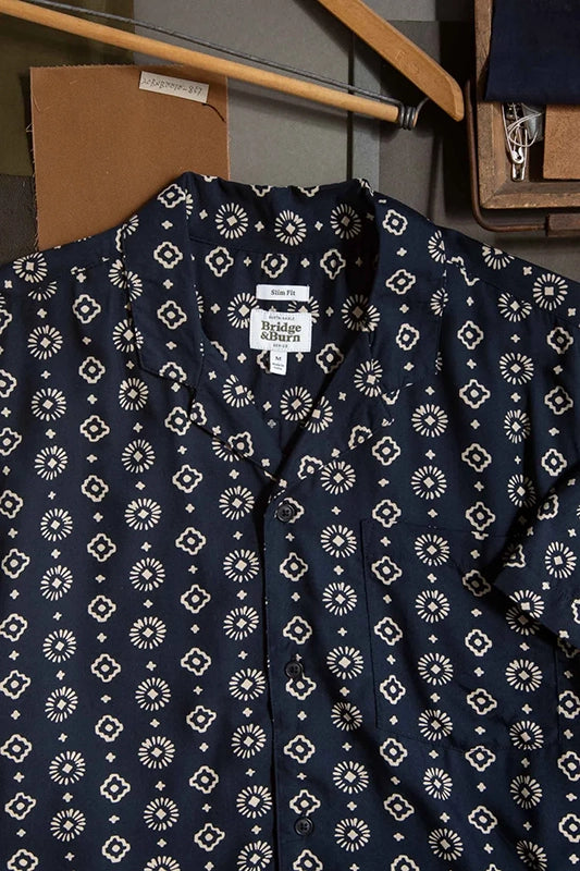 Bridge & Burn Collins Slim Shirt in midnight Sundance pattern, close up collar detail  view